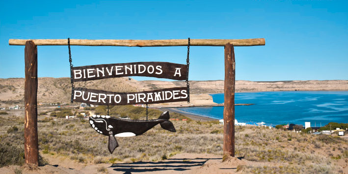 Cartel de bienvenida a Puerto Piramides